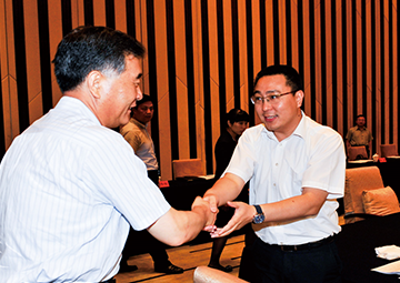 原中央政治局常委、第十三届全国政协主席， 时任国务院副总理汪洋接见bg大游集团科技总裁薛驰